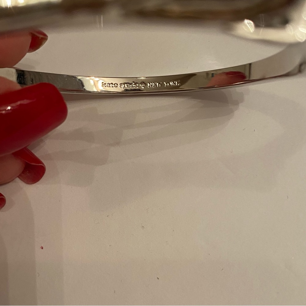 KATE SPADE BRACELET SKINNY SILVER TONE HINGED BOW BANGLE SIGNED - Picture 9 of 9